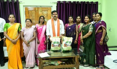 उप मुख्यमंत्री विजय शर्मा से मिलीं माँ दंतेश्वरी महिला किसान उत्पादक कंपनी की सदस्य, उप मुख्यमंत्री ने एनपीओपी प्रमाणन मिलने पर दी बधाई