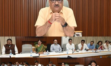 शासकीय योजनाओं के क्रियान्वयन और निर्माण कार्यों में लाई जाए तेजी : मुख्य सचिव विकासशील
