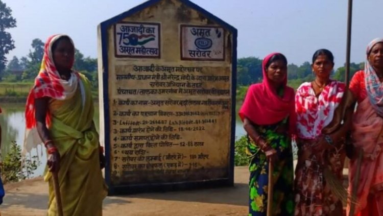 माटी में रोजगार- प्रतिदिन 300 रुपए की मजदूरी से श्रमिक परिवारों को मिला मजबूत आर्थिक आधार, पलायन पर लगी रोक